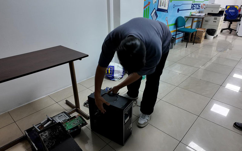 Familia bolivariana participó en jornada de Reciclaje Electrónico por un campus más verde