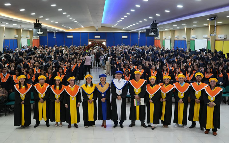 Más de 350 nuevos profesionales de salud se gradúan en la primera jornada de incorporación del día