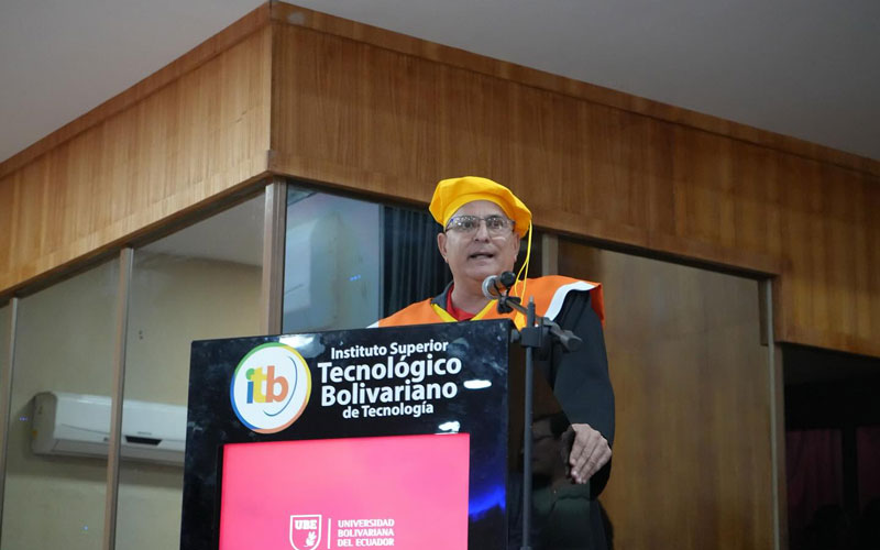 Más de 350 nuevos profesionales de salud se gradúan en la primera jornada de incorporación del día