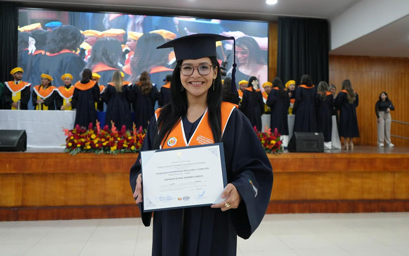 Más de 350 nuevos profesionales de salud se gradúan en la primera jornada de incorporación del día