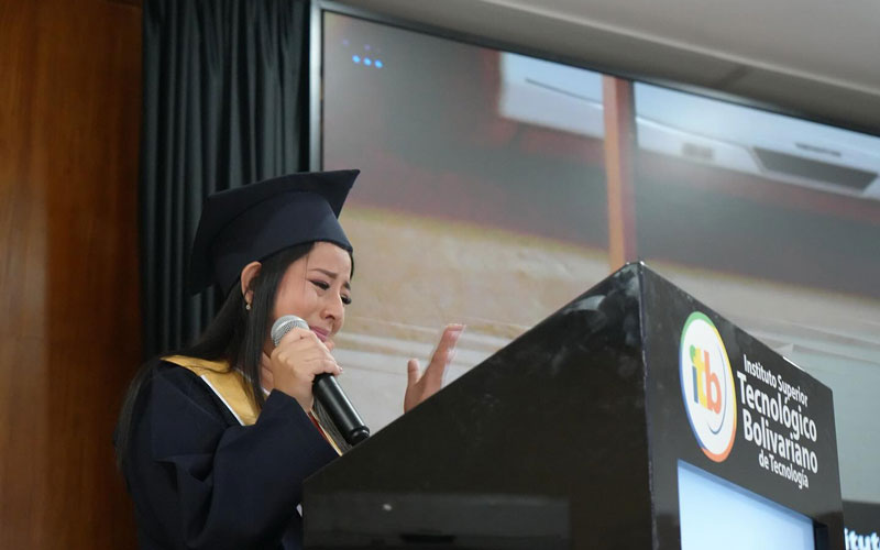 Más de 350 nuevos profesionales de salud se gradúan en la primera jornada de incorporación del día