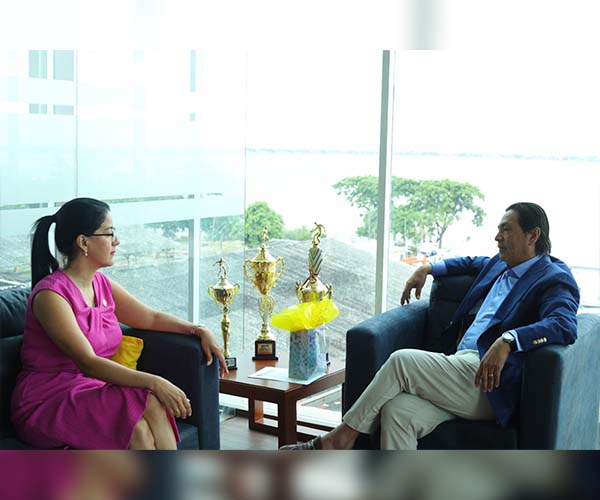 Autoridades del ITB y Ministerio de Educación dialogan sobre excelencia académica y proyección educativa