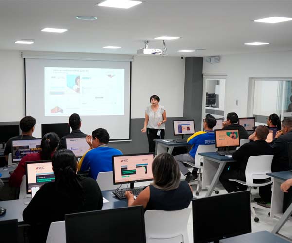 ITB fortaleció competencias investigativas con capacitaciones del INEC dirigidas a estudiantes y docentes