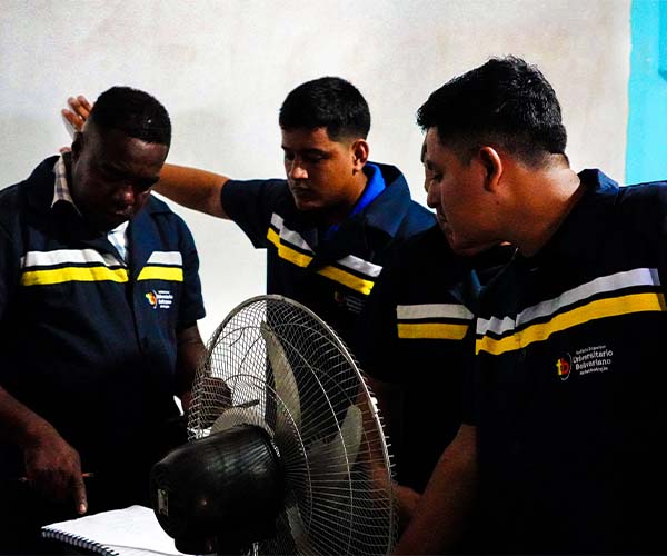 Estudiantes del ITB mejoran infraestructura eléctrica en beneficio de adultos mayores y personas con discapacidad