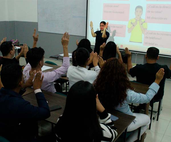 ITB fortalece la inclusión con exitosa culminación del taller de lengua de señas