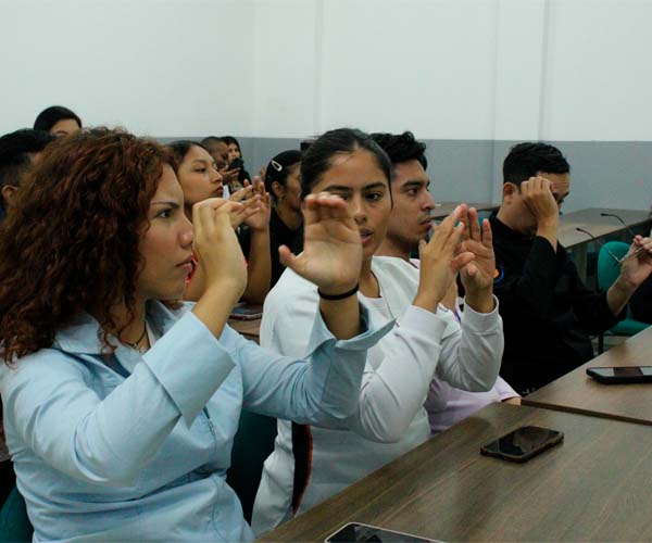 ITB fortalece la inclusión con exitosa culminación del taller de lengua de señas