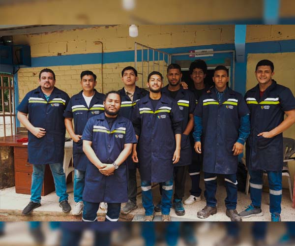 Estudiantes del ITB culminan trabajos de mejora eléctrica en centro gerontológico de Marcelino Maridueña