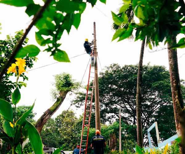 Estudiantes del ITB culminan trabajos de mejora eléctrica en centro gerontológico de Marcelino Maridueña