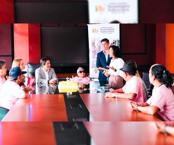 ITB recibe reconocimiento y entrega silla de ruedas eléctrica a beneficiaria