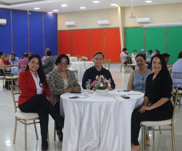 ITB rinde homenaje a sus docentes con una emotiva y destacada celebración por el Día del Maestro