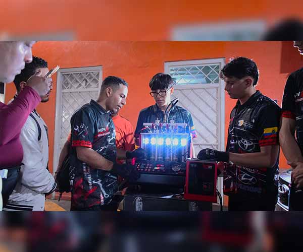 Estudiantes de Mecánica Automotriz fortalecieron conocimientos en diagnóstico electrónico automotriz.