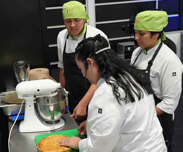 Docente de Gastronomía del ITB participó como ponente en Feria Raíces 2026