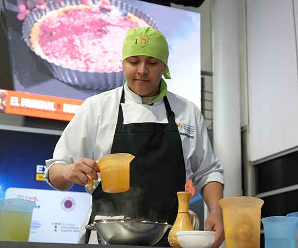 Docente de Gastronomía del ITB participó como ponente en Feria Raíces 2026