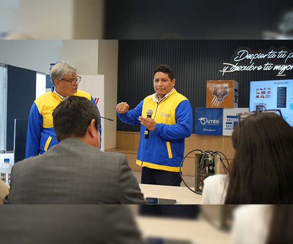 Estudiantes del ITB obtienen el primer lugar en Hackathon de innovación energética organizada por CNEL EP