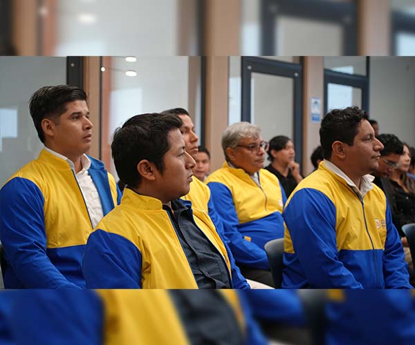 Estudiantes del ITB obtienen el primer lugar en Hackathon de innovación energética organizada por CNEL EP
