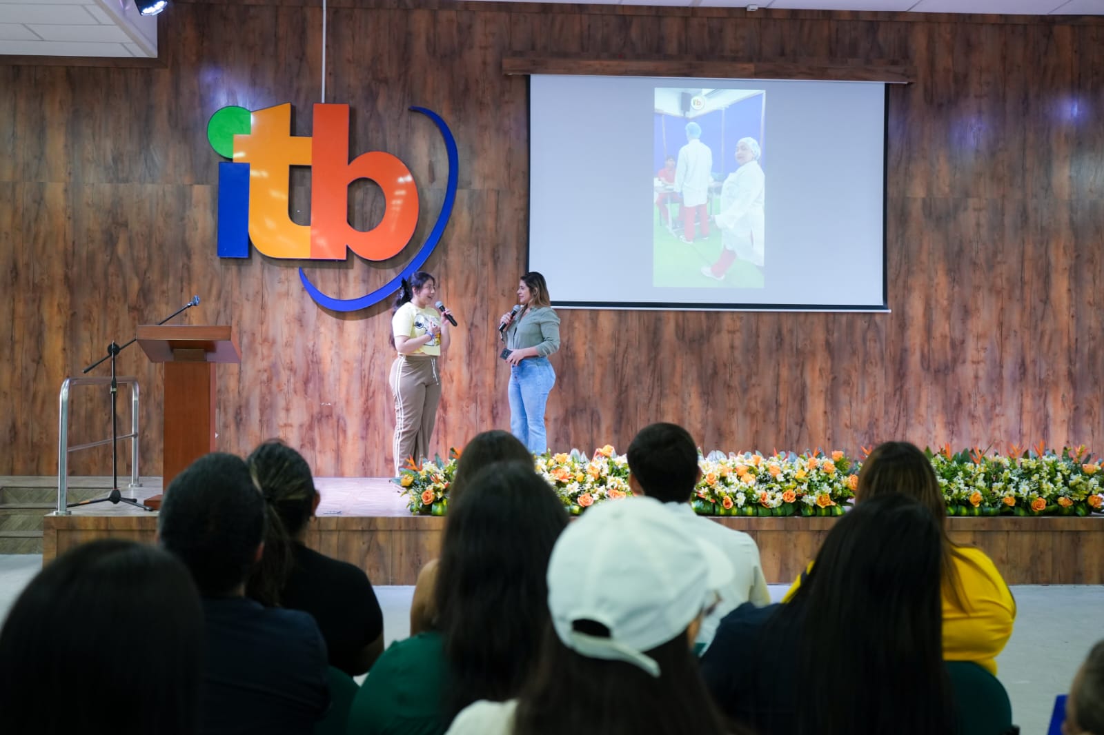 Vive la Experiencia del ITB acercó a futuros estudiantes a la formación práctica en Laboratorio Clínico, Tricología y Cosmiatría, y Estética Integral.