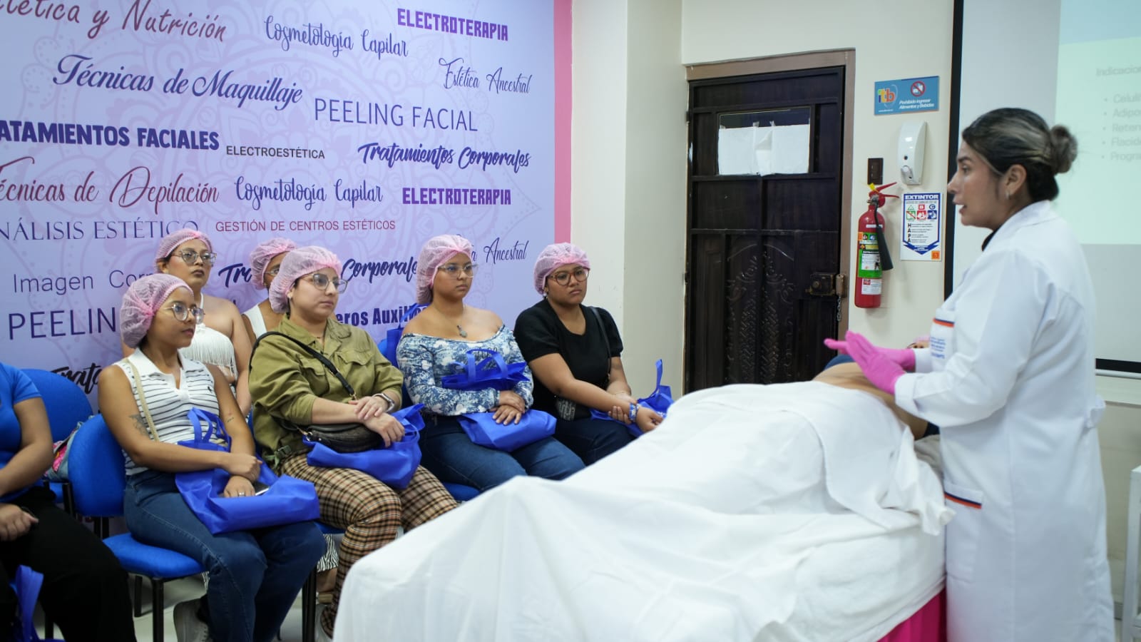 Vive la Experiencia del ITB acercó a futuros estudiantes a la formación práctica en Laboratorio Clínico, Tricología y Cosmiatría, y Estética Integral.
