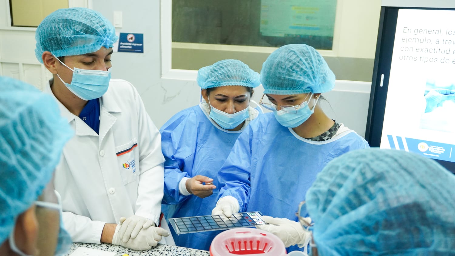 Vive la Experiencia del ITB acercó a futuros estudiantes a la formación práctica en Laboratorio Clínico, Tricología y Cosmiatría, y Estética Integral.