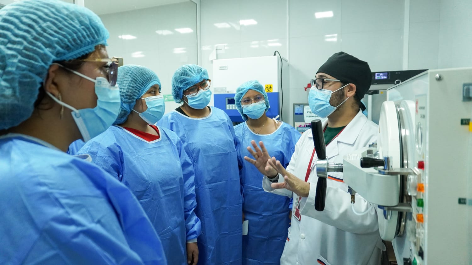 Vive la Experiencia del ITB acercó a futuros estudiantes a la formación práctica en Laboratorio Clínico, Tricología y Cosmiatría, y Estética Integral.