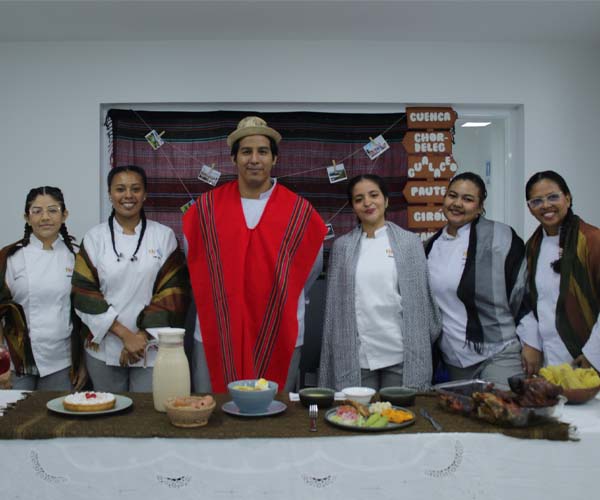 Estudiantes de Gastronomía del Grupo Becas DASE rescataron la identidad culinaria de seis provincias en su Examen Final