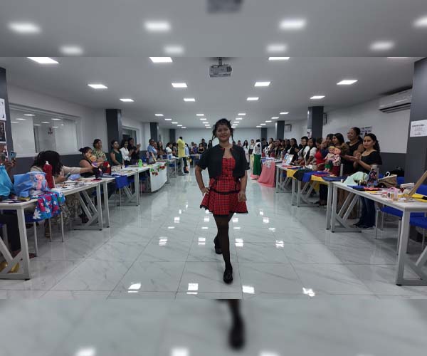 Estudiantes de Diseño de Modas presentan resultados de la asignatura Confección I