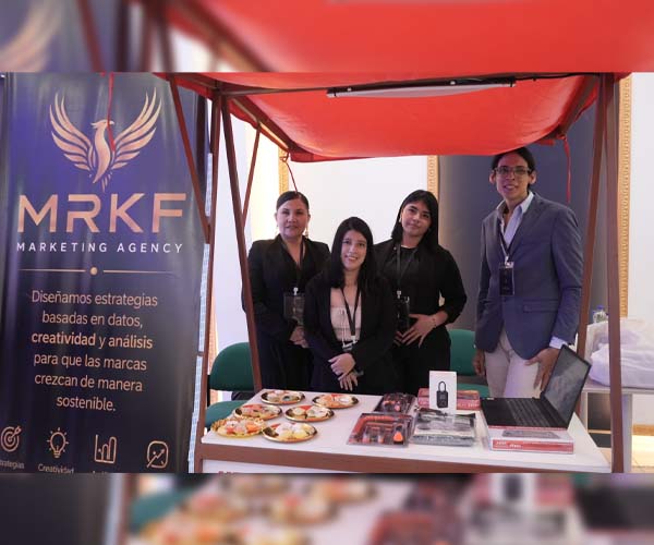 Estudiantes de Marketing Digital y Redes Sociales presentan proyectos novedosos en Elevator Pitch