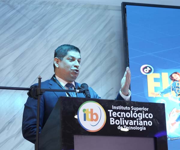 Estudiantes de Marketing Digital y Redes Sociales presentan proyectos novedosos en Elevator Pitch