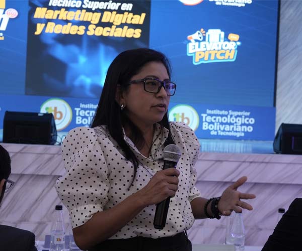 Estudiantes de Marketing Digital y Redes Sociales presentan proyectos novedosos en Elevator Pitch