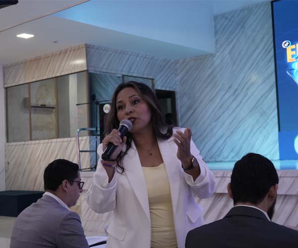 Estudiantes de Marketing Digital y Redes Sociales presentan proyectos novedosos en Elevator Pitch