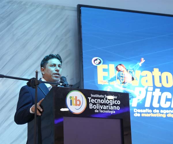 Estudiantes de Marketing Digital y Redes Sociales presentan proyectos novedosos en Elevator Pitch