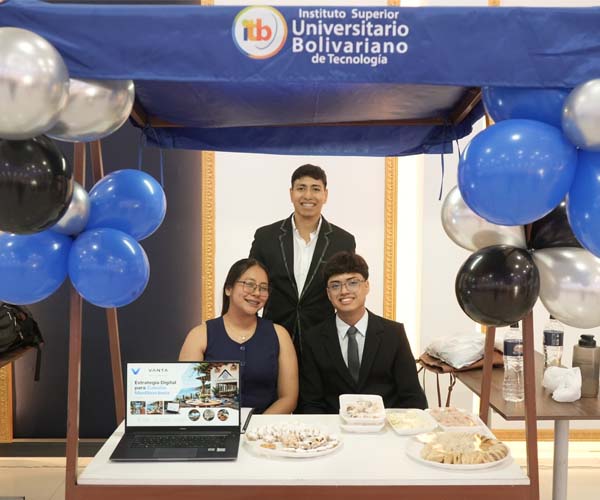 Estudiantes de Marketing Digital y Redes Sociales presentan proyectos novedosos en Elevator Pitch