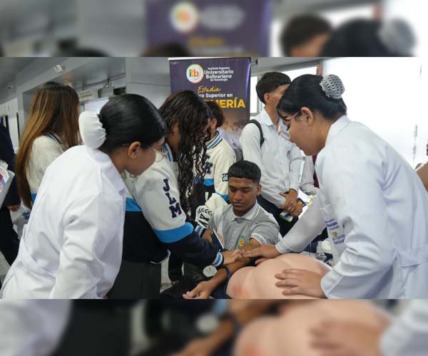  UBE e ITB acercaron su oferta académica a estudiantes de distintas unidades educativas de Guayaquil