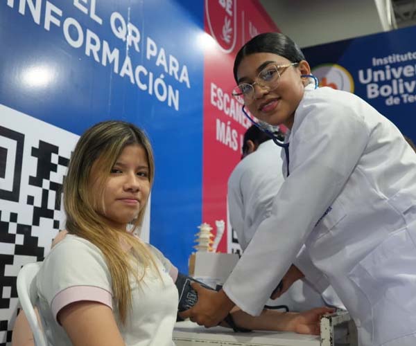  UBE e ITB acercaron su oferta académica a estudiantes de distintas unidades educativas de Guayaquil