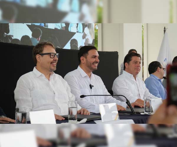 Ph.D. Roberto Tolozano Benites fue reconocido entre guayaquileños emblemáticos por FTCS