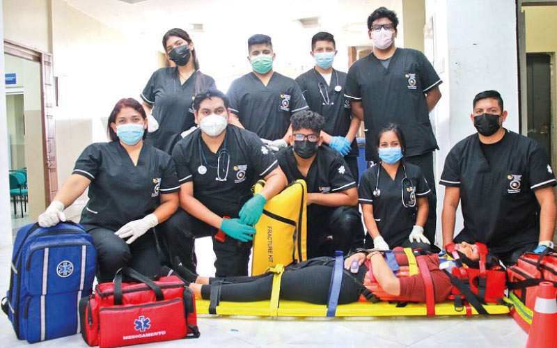 Estudiantes participan en Extricación Vehicular Como parte de sus prácticas de Extricación vehicular