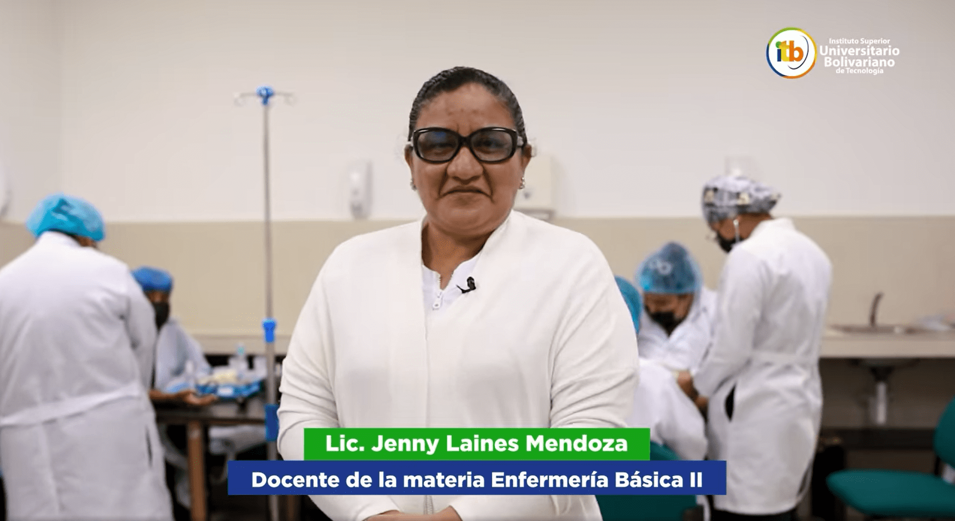 Lic. Jenny Laines Mendoza detalla las técnicas que se encuentran realizando los estudiantes