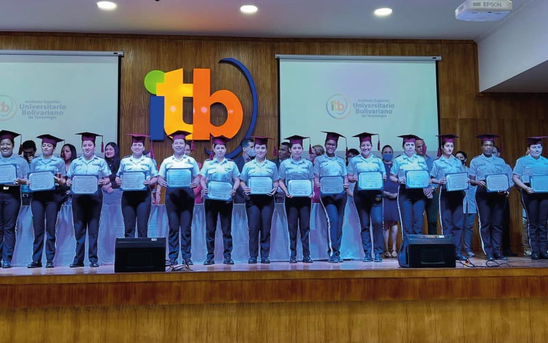 ¡Aplaudimos su esfuerzo! Estudiantes de la carrera Técnico Superior en Planificación y Gestión del Tránsito formaron parte de la ceremonia de gradua