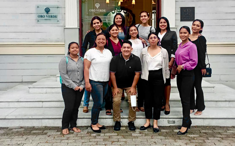 Recorrido histórico Estudiantes de la carrera Guía Nacional de Turismo del grupo GTPD03