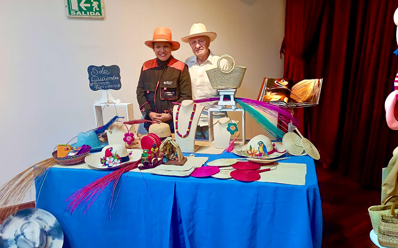 Autoridades de la carrera Guía Nacional de Turismo participaron en importante exposición por la X Celebración de la Elaboración del Sombrero de Paja T