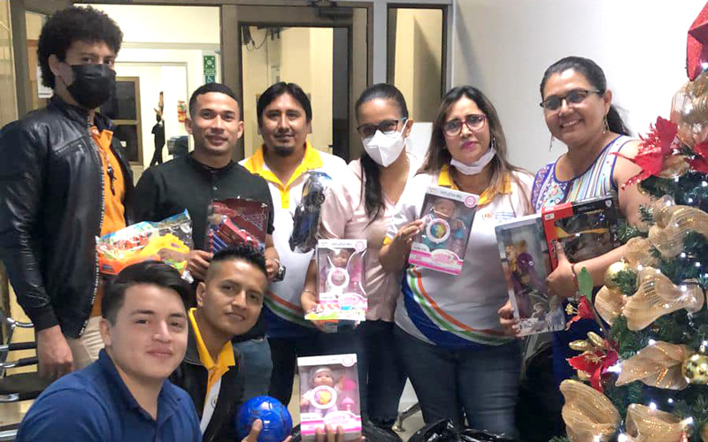 Estudiantes de ITB ayudan a regalar sonrisas a miles de niños y niñas