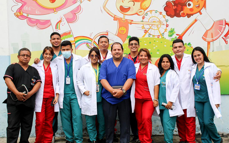 Estudiantes de ITB realizan sus prácticas en el Hospital León Becerra