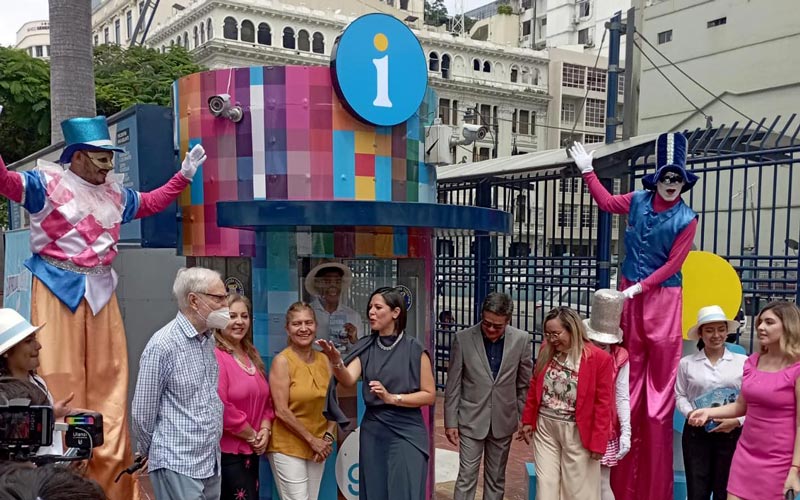 Coordinadora de la carrera Guía Nacional de Turismo asiste a inauguración de punto turístico