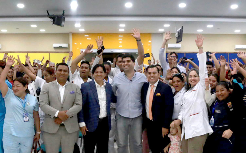 Jóvenes se reúnen para escuchar propuestas de candidato a la Presidencia del Ecuador