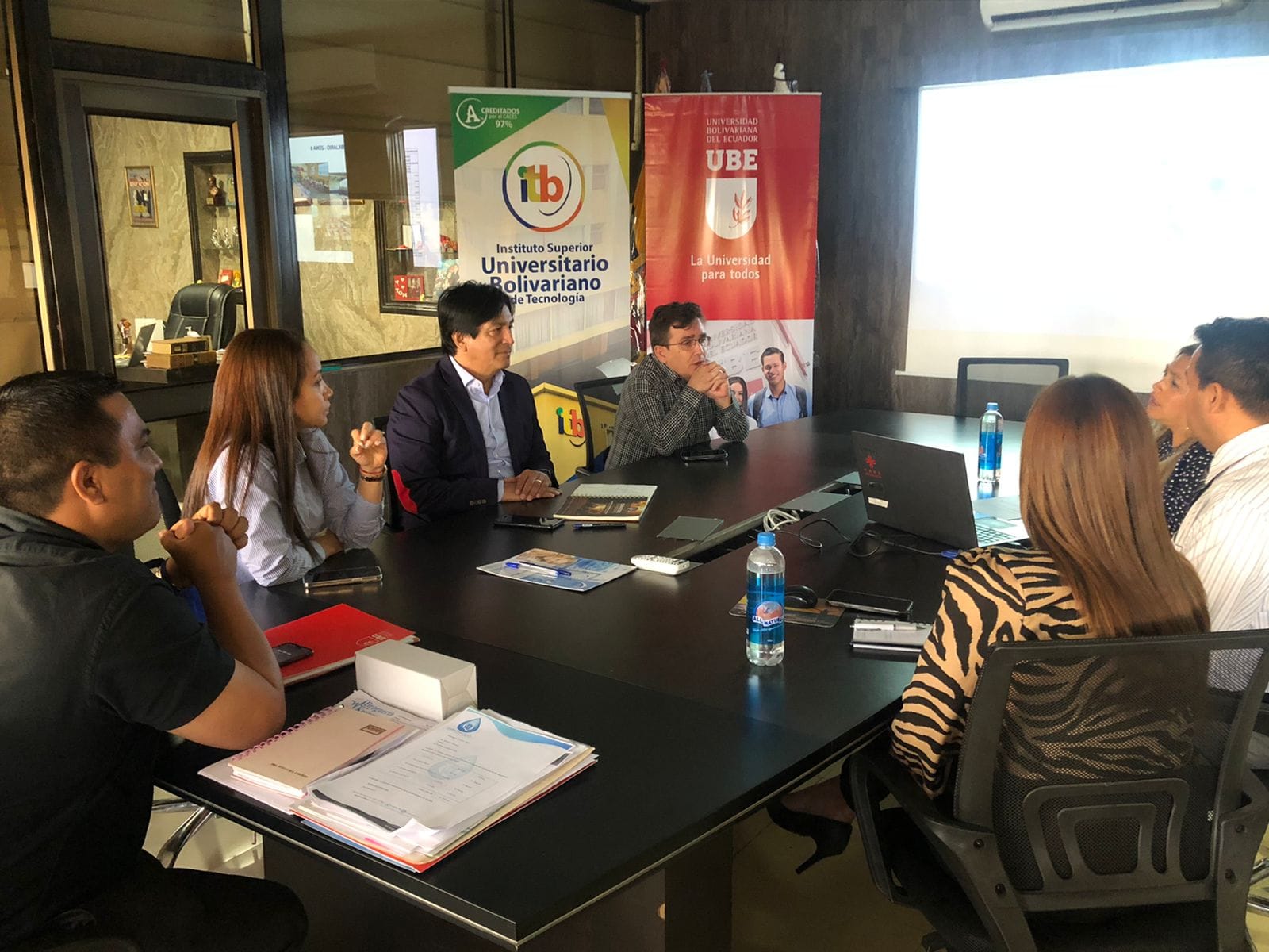 Autoridades del ITB se reúnen con Subsecretaria de Educación Zonal - 8