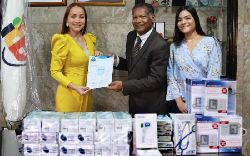Quality Water realizó la entrega de equipos médicos a la decana de la Facultad de Salud y Servicios Sociales, Dra. Rosangela Caicedo Quiroz, P.h.D