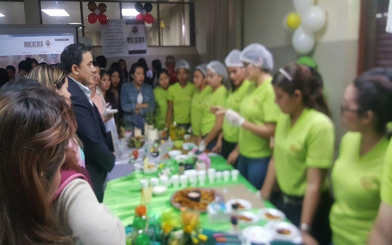 Estudiantes de administración de empresas realizaron feria de proyectos