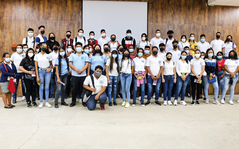 Estudiantes de bachillerato visitan nuestras instalaciones