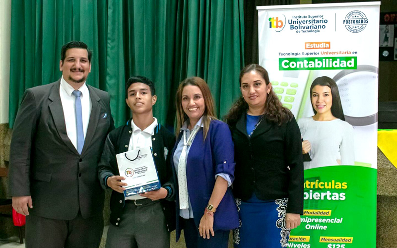 Docente de Contabilidad imparte  charla sobre el papel clave de los contadores en los negocios