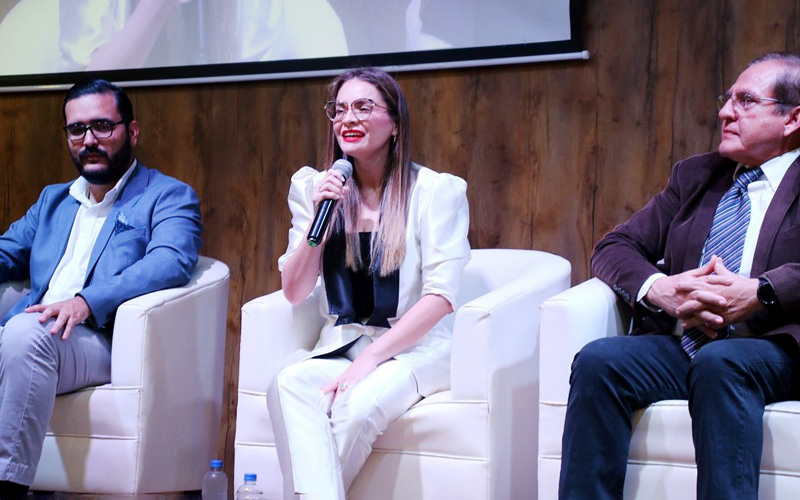  Expertos, activistas y estudiantes analizan acciones para reducir el Cambio Climático.