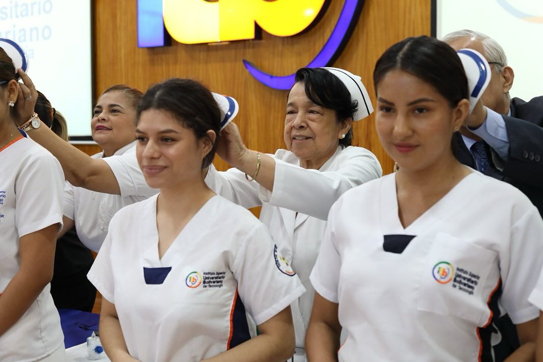 Trigésima Quinta Imposición de Cofias y Distintivos a estudiantes de Enfermería